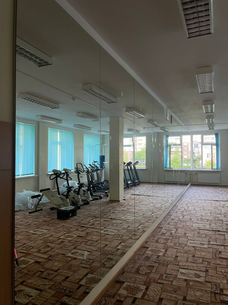 Зеркальная стена в фитнес-зале
